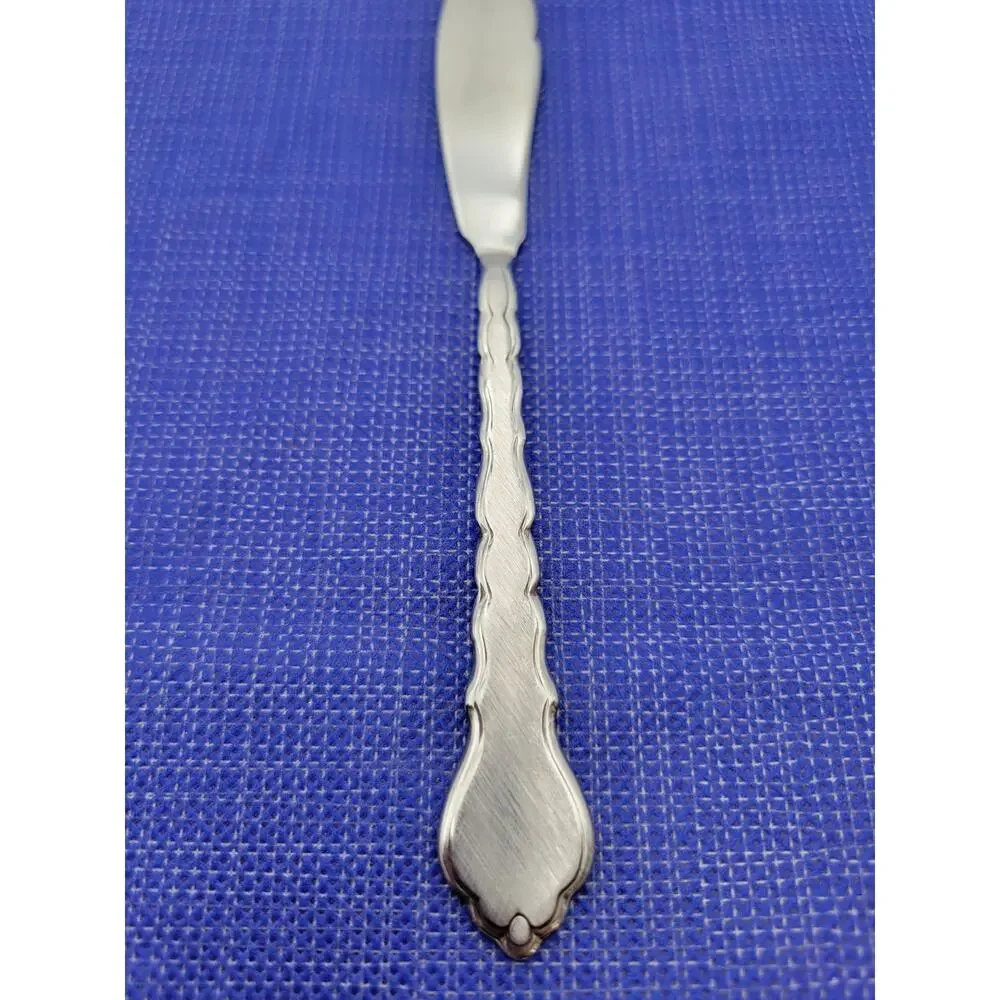 Oneida Cello Butter Knives 6 3/8